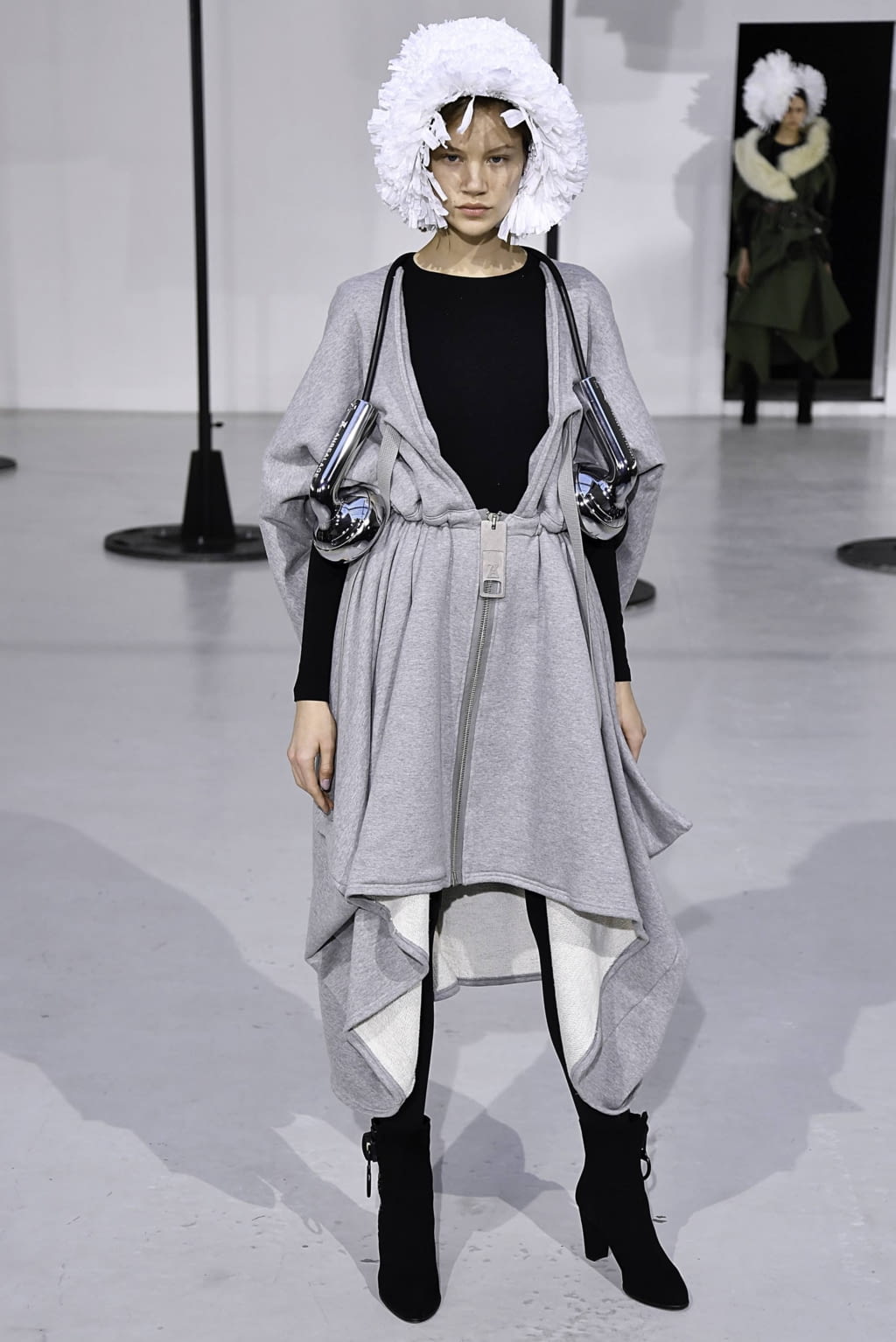 Fashion Week Paris Fall/Winter 2019 look 7 de la collection Anrealage womenswear