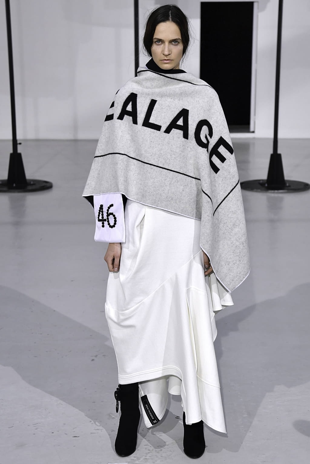 Fashion Week Paris Fall/Winter 2019 look 10 from the Anrealage collection womenswear