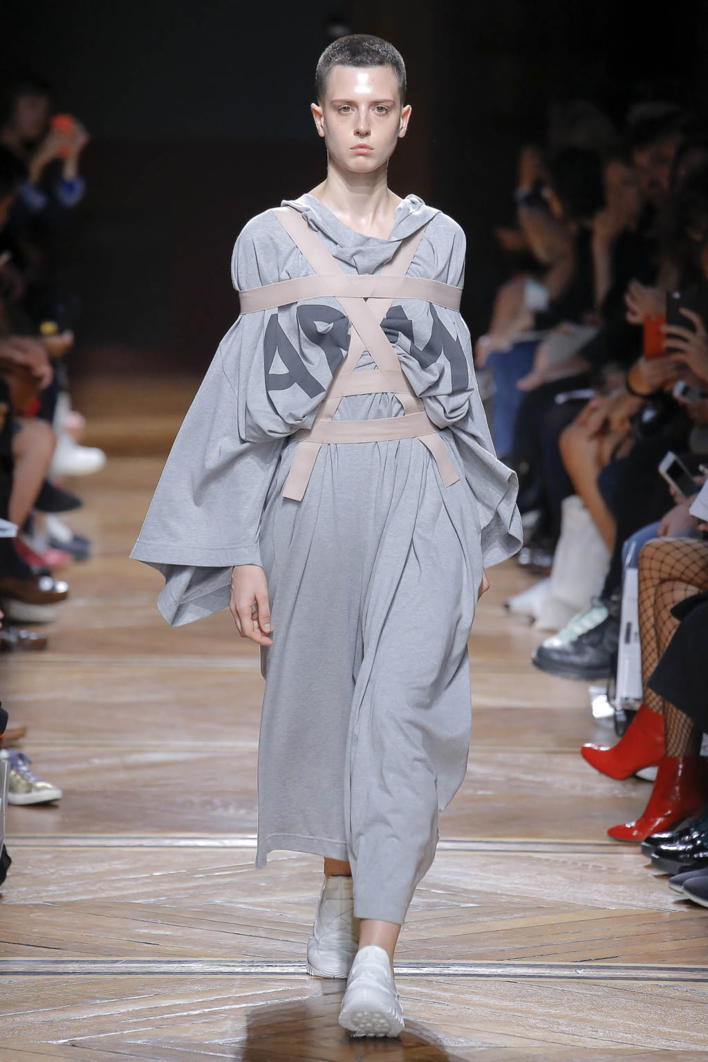 Fashion Week Paris Spring/Summer 2018 look 8 from the Anrealage collection 女装