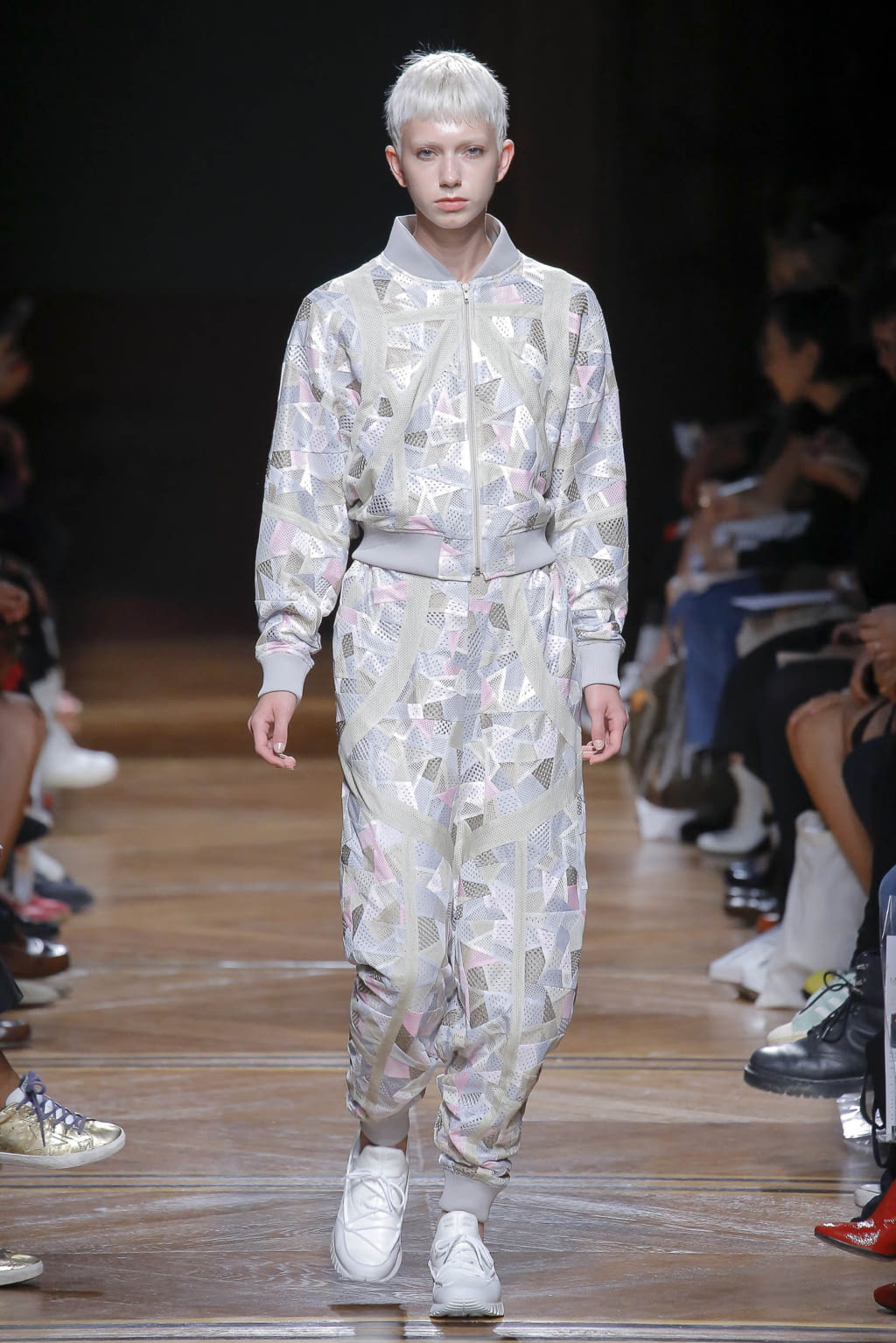 Fashion Week Paris Spring/Summer 2018 look 24 from the Anrealage collection 女装