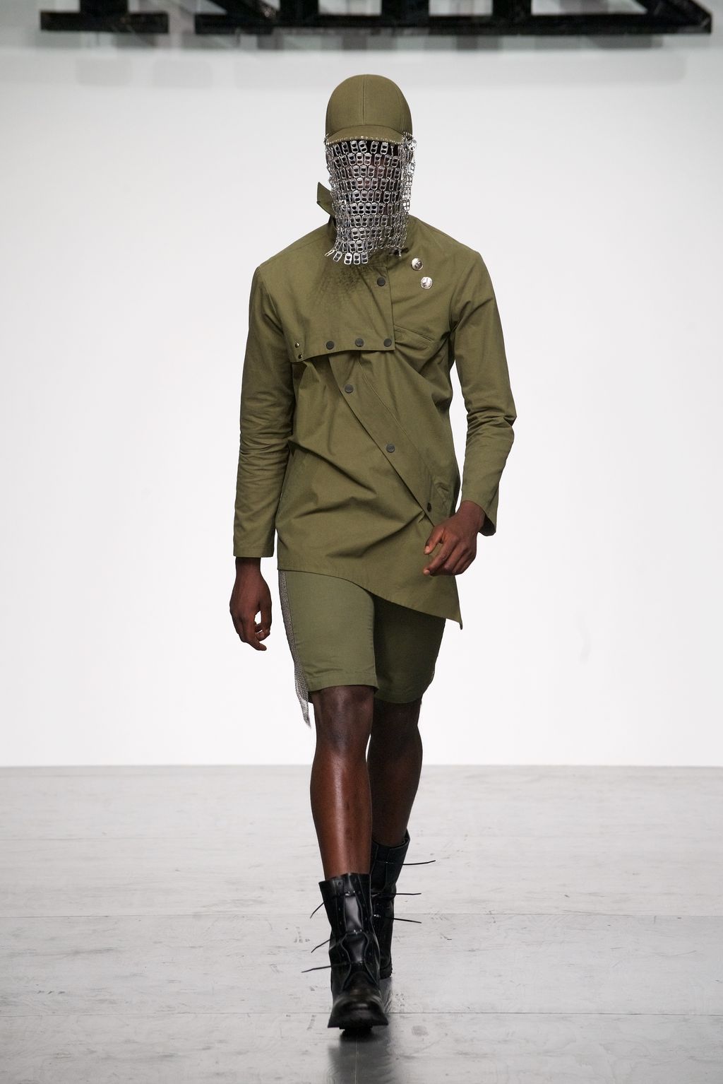 Fashion Week London Spring/Summer 2018 look 4 from the KTZ collection menswear