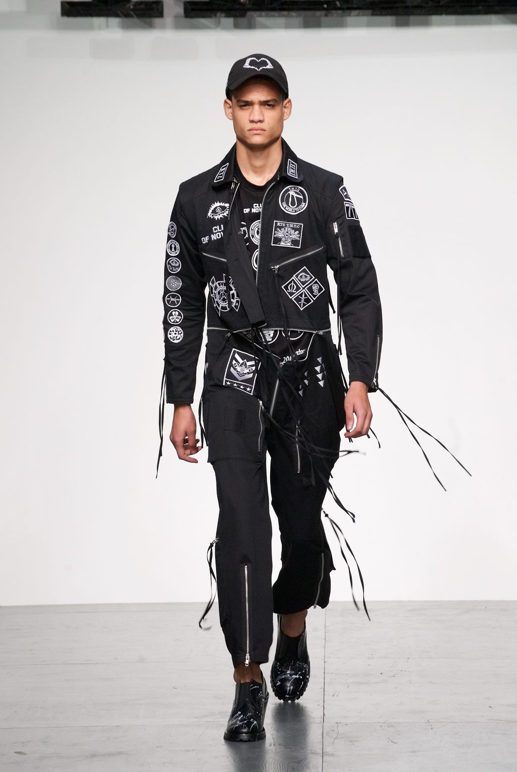 Fashion Week London Spring/Summer 2018 look 14 from the KTZ collection 男装