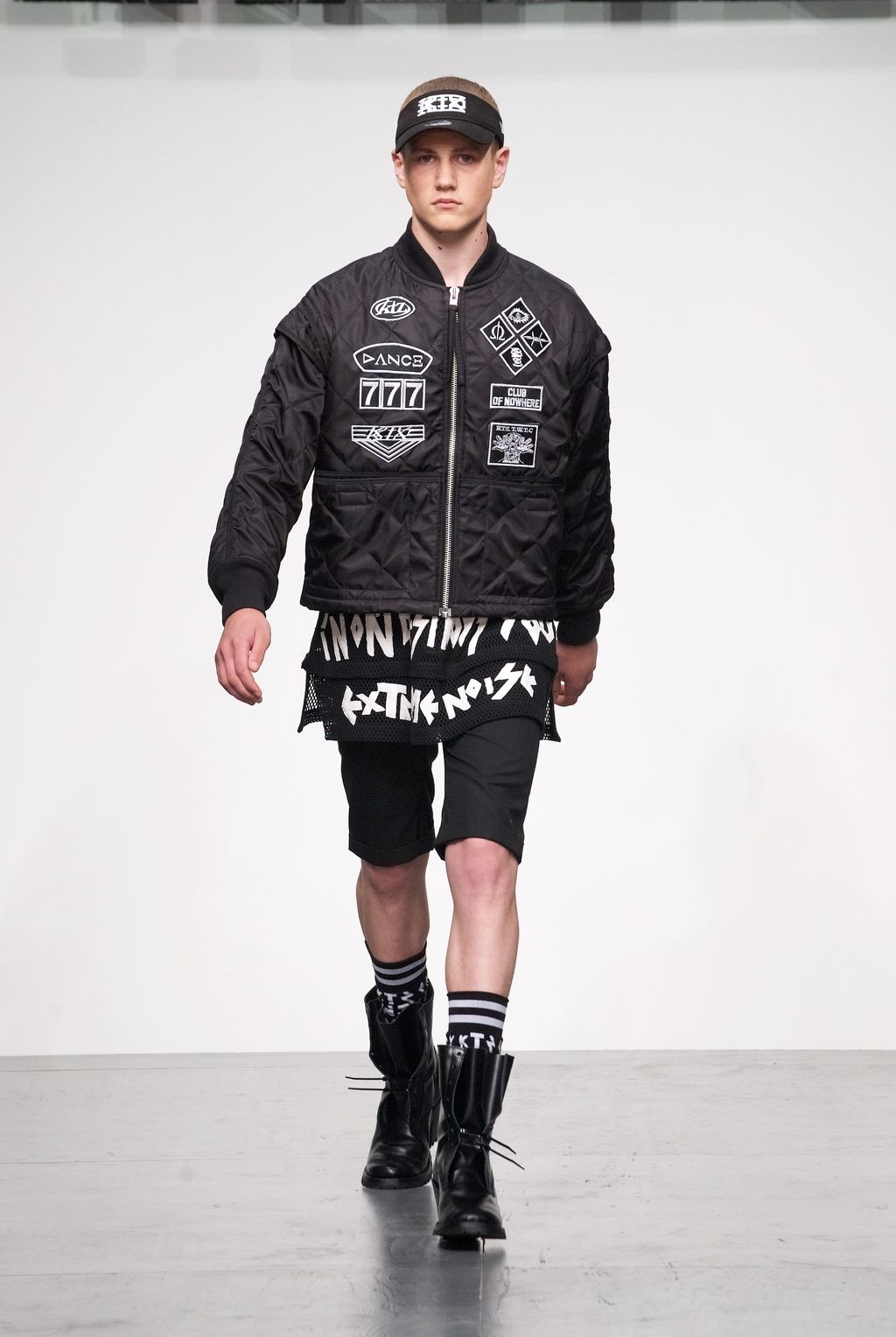 Fashion Week London Spring/Summer 2018 look 18 from the KTZ collection 男装