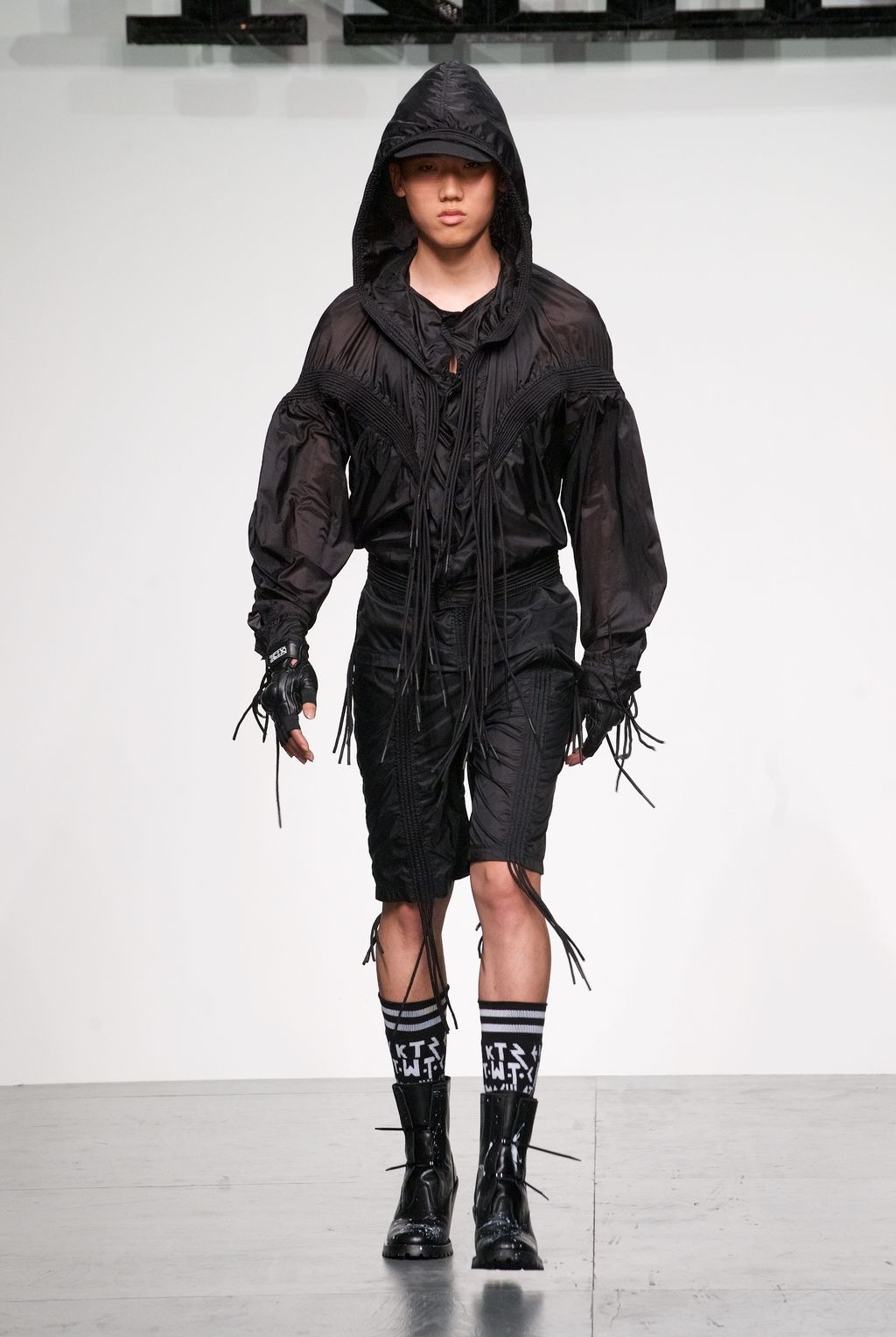 Fashion Week London Spring/Summer 2018 look 19 from the KTZ collection menswear