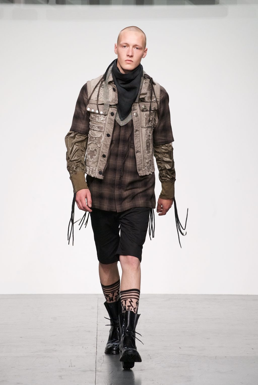 Fashion Week London Spring/Summer 2018 look 25 from the KTZ collection 男装