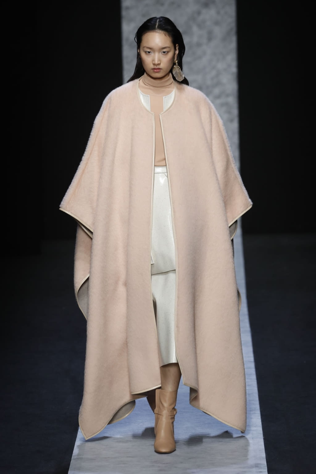 Fashion Week Milan Fall/Winter 2020 look 14 from the Anteprima collection womenswear