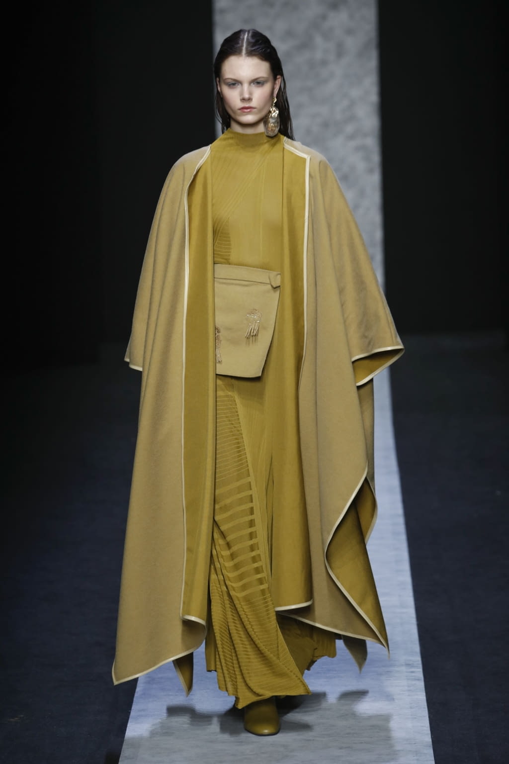 Fashion Week Milan Fall/Winter 2020 look 15 de la collection Anteprima womenswear