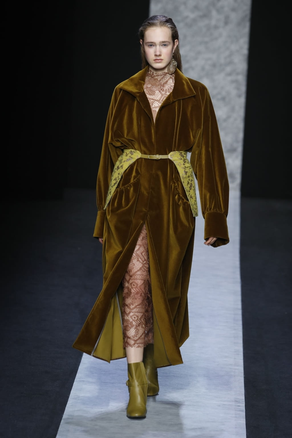 Fashion Week Milan Fall/Winter 2020 look 19 from the Anteprima collection 女装