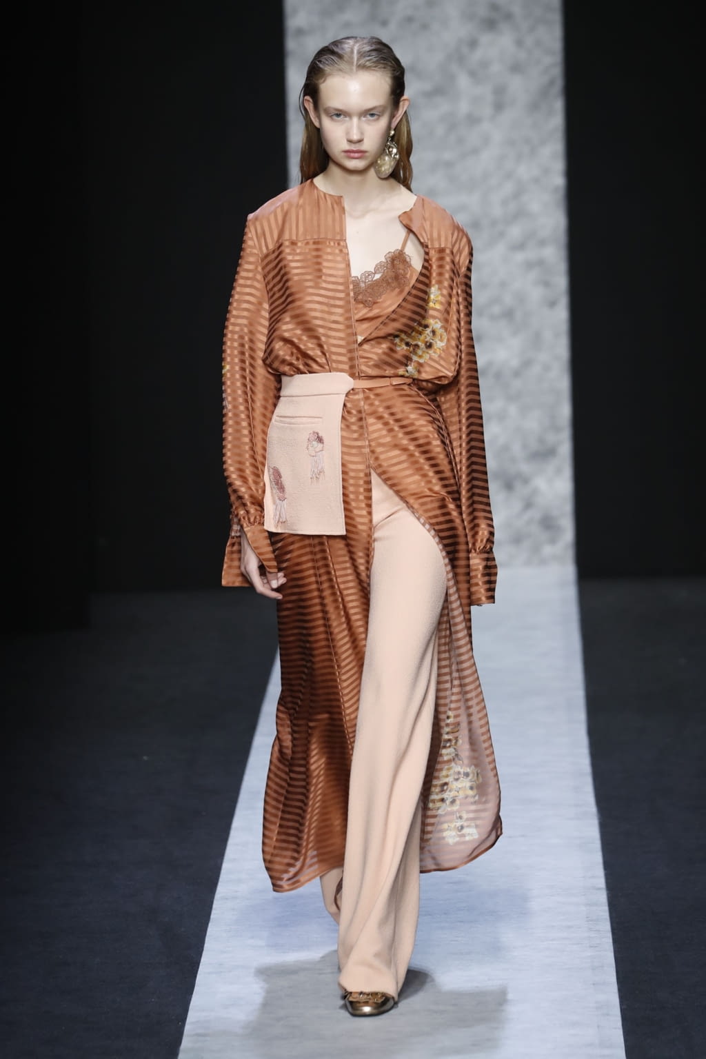 Fashion Week Milan Fall/Winter 2020 look 21 from the Anteprima collection 女装