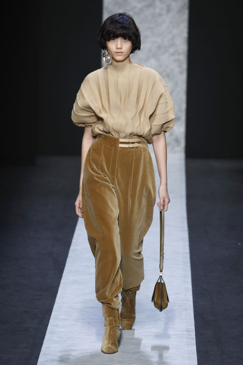Fashion Week Milan Fall/Winter 2020 look 30 de la collection Anteprima womenswear
