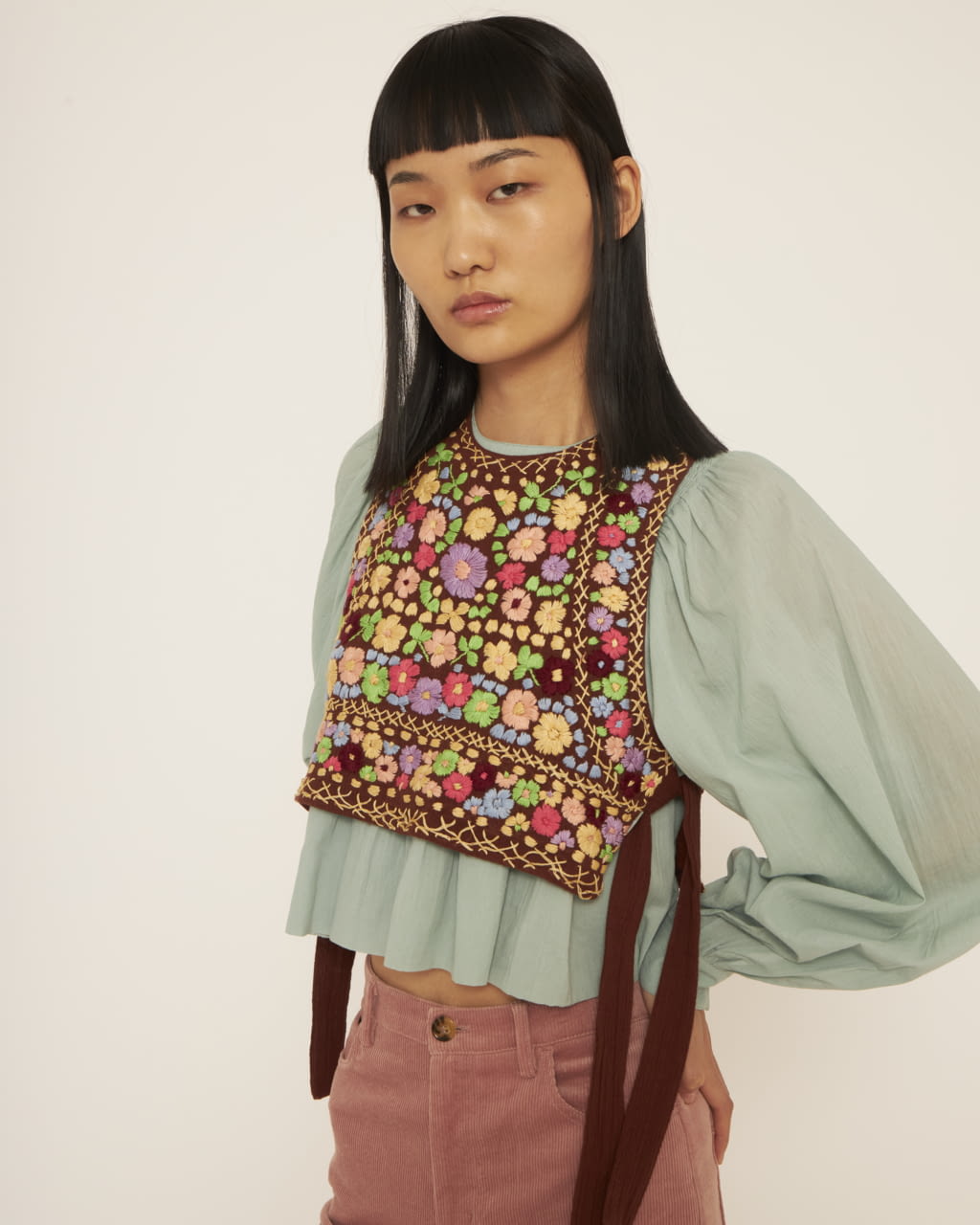 Fashion Week Paris Fall/Winter 2022 look 18 from the Antik Batik collection womenswear