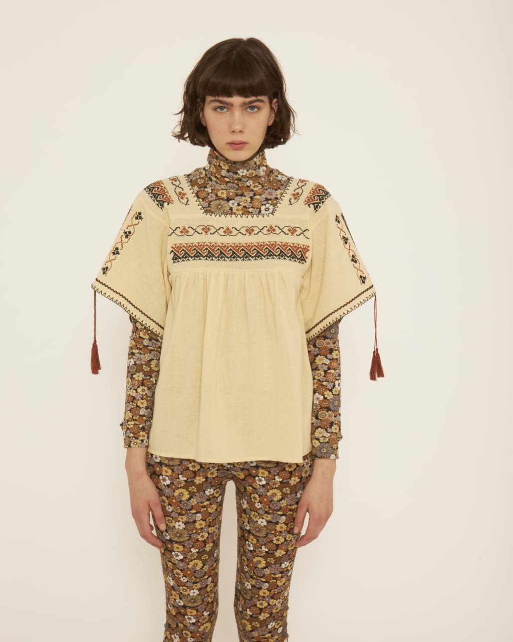 Fashion Week Paris Fall/Winter 2022 look 2 de la collection Antik Batik womenswear