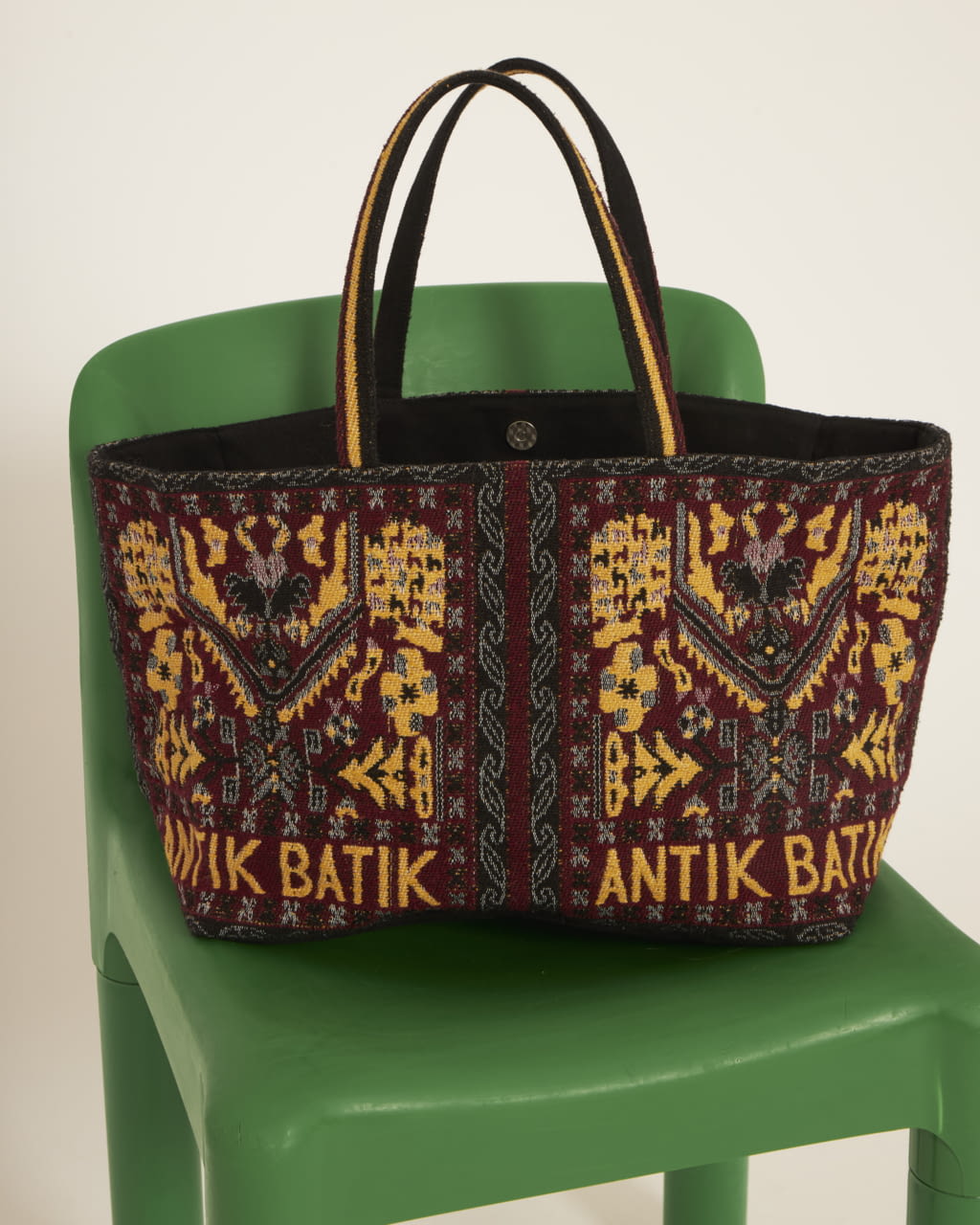 Fashion Week Paris Fall/Winter 2022 look 28 de la collection Antik Batik womenswear