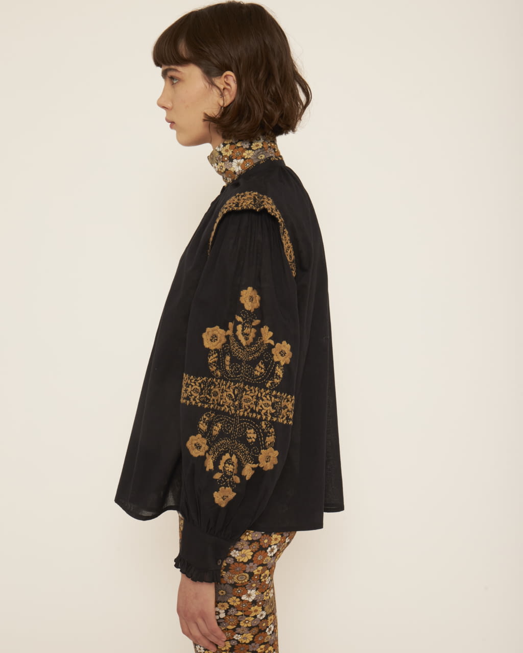 Fashion Week Paris Fall/Winter 2022 look 30 from the Antik Batik collection womenswear