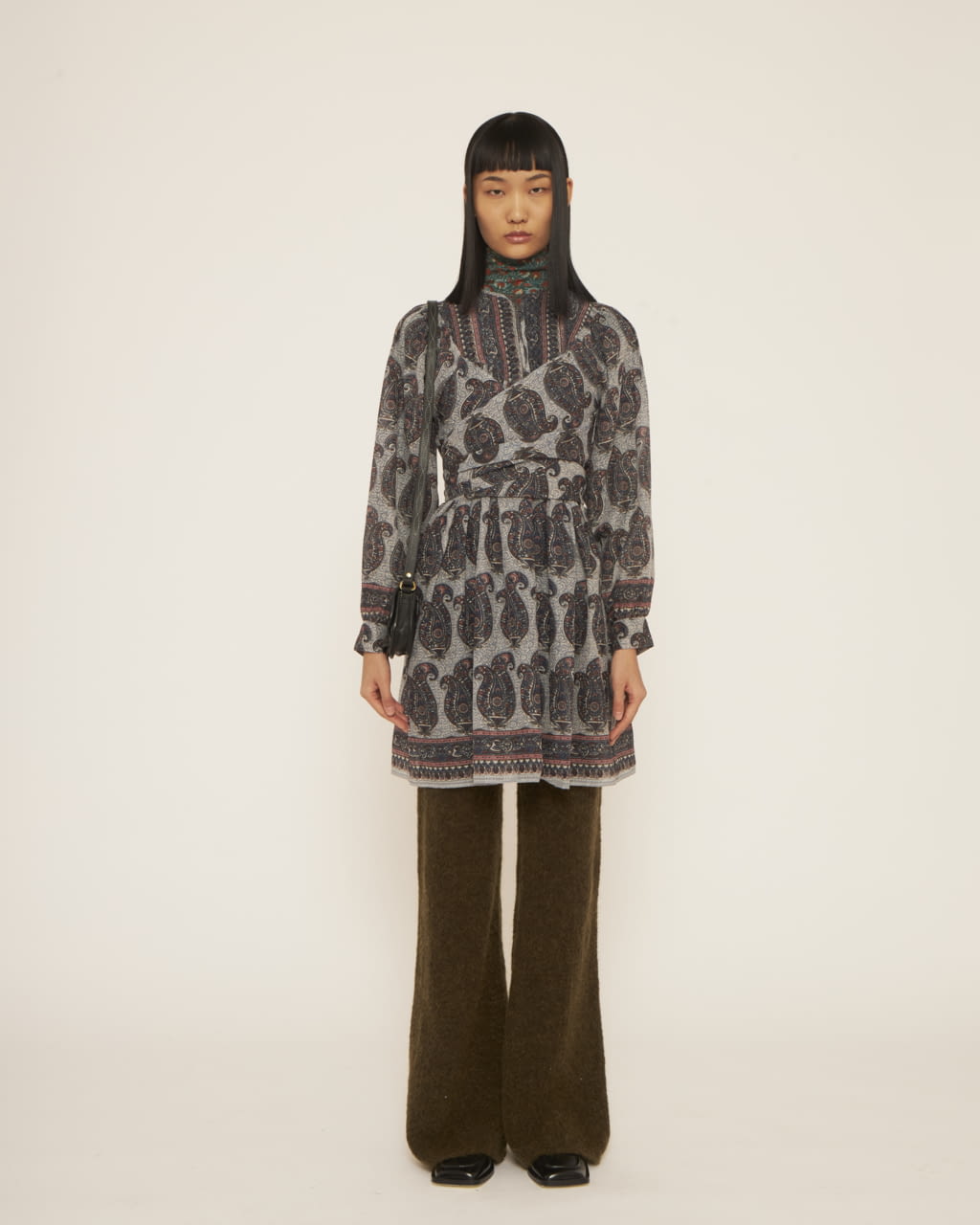 Fashion Week Paris Fall/Winter 2022 look 32 de la collection Antik Batik womenswear