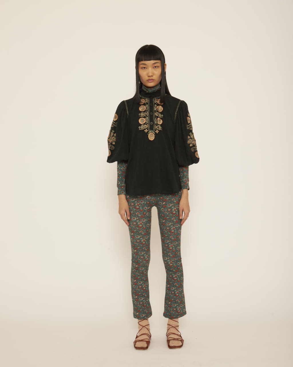Fashion Week Paris Fall/Winter 2022 look 52 from the Antik Batik collection womenswear