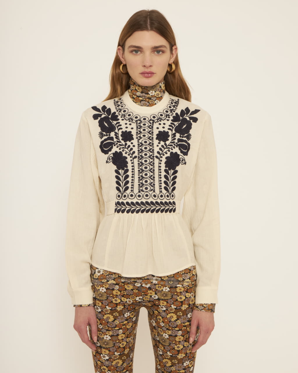 Fashion Week Paris Fall/Winter 2022 look 57 from the Antik Batik collection womenswear