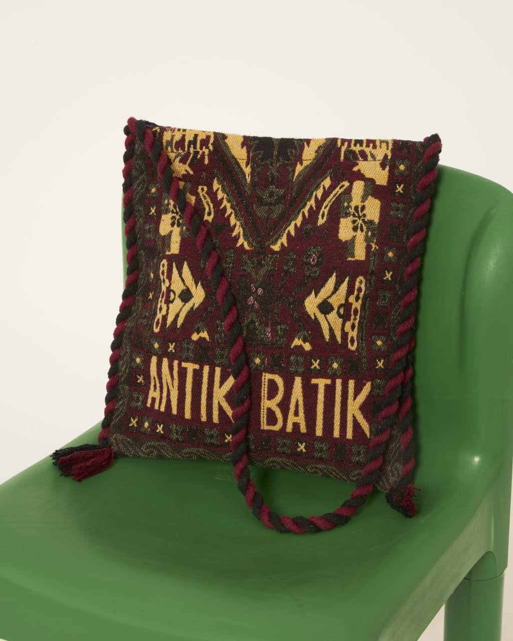 Fashion Week Paris Fall/Winter 2022 look 60 from the Antik Batik collection womenswear