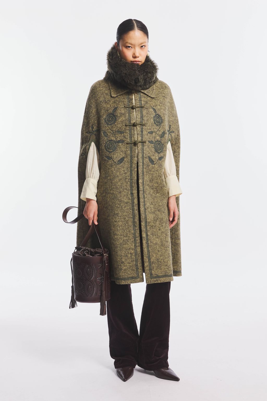 Fashion Week Paris Fall/Winter 2026 look 1 from the Antik Batik collection womenswear