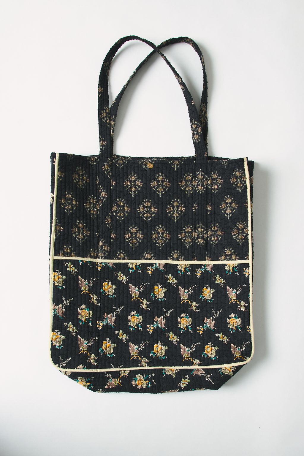 Fashion Week Paris Fall/Winter 2025 look 1 from the Antik Batik collection womenswear accessories