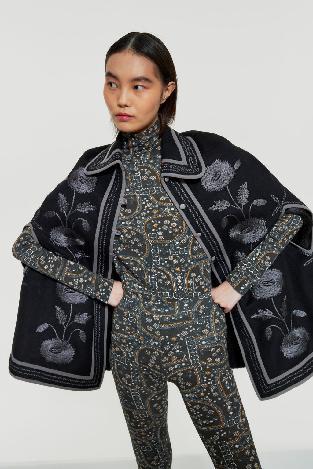 Fashion Week Paris Fall/Winter 2023 look 18 from the Antik Batik collection womenswear
