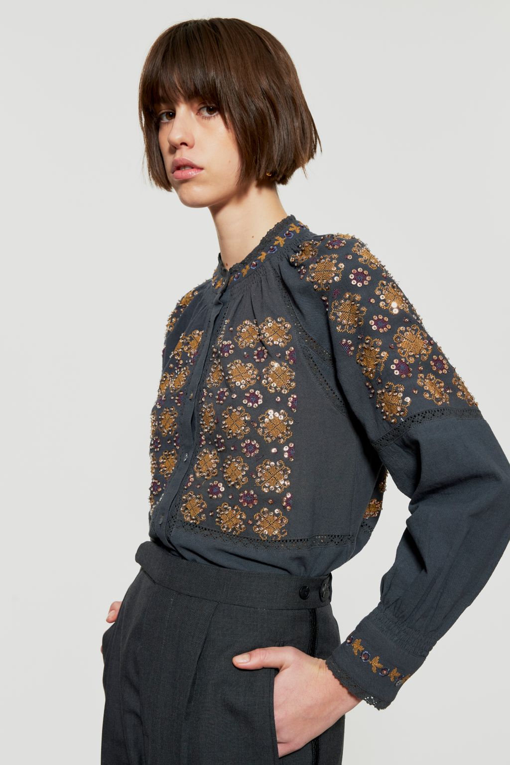 Fashion Week Paris Fall/Winter 2023 look 22 de la collection Antik Batik womenswear