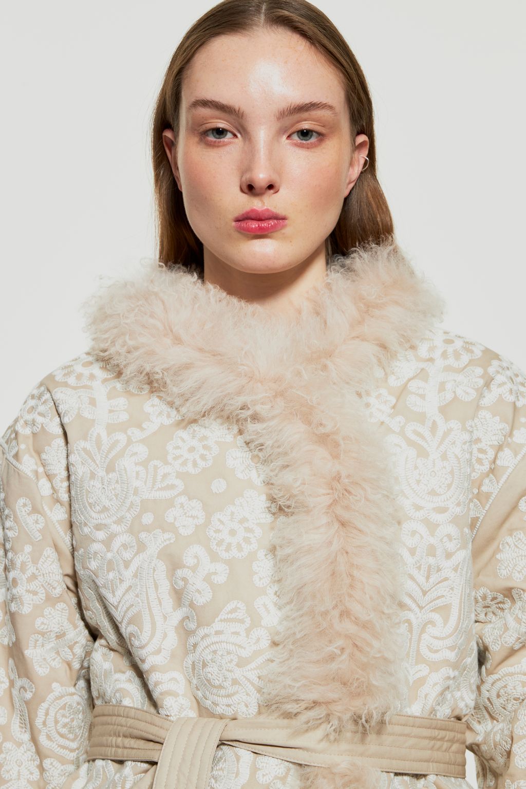 Fashion Week Paris Fall/Winter 2023 look 2 de la collection Antik Batik womenswear