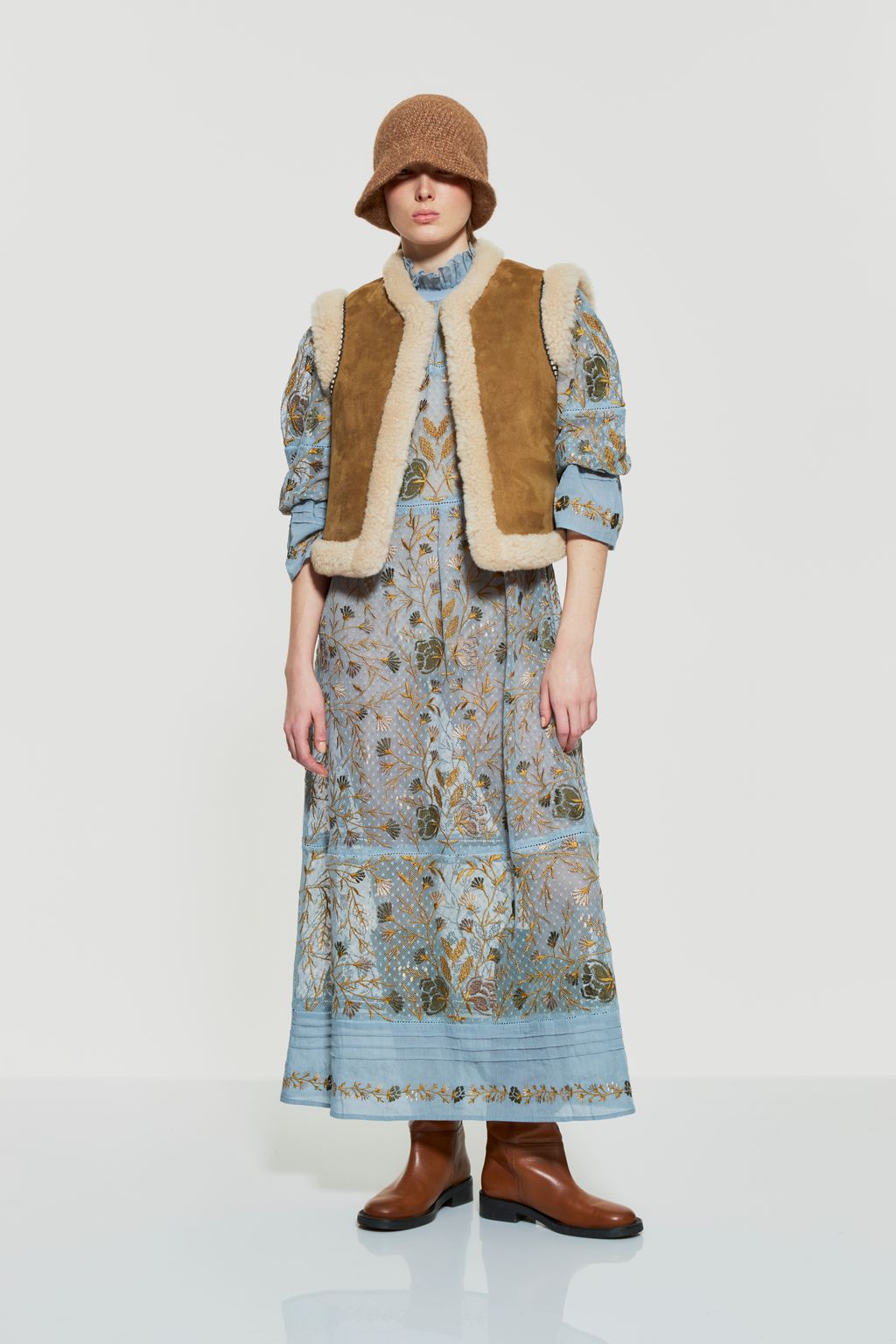 Fashion Week Paris Fall/Winter 2023 look 31 de la collection Antik Batik womenswear