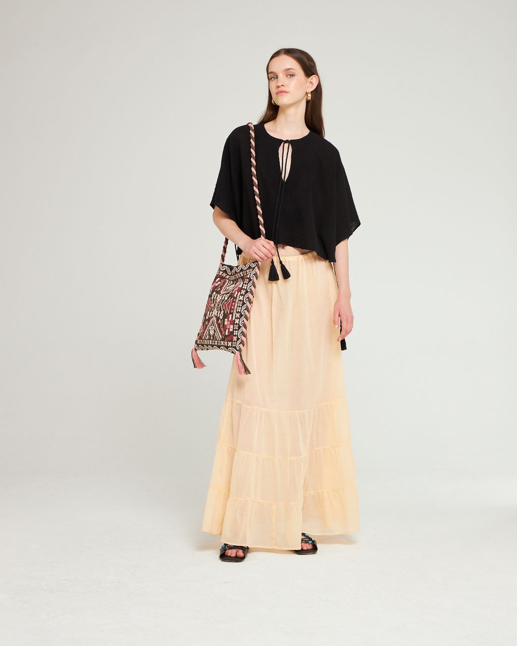Fashion Week Paris Spring/Summer 2023 look 35 from the Antik Batik collection 女装