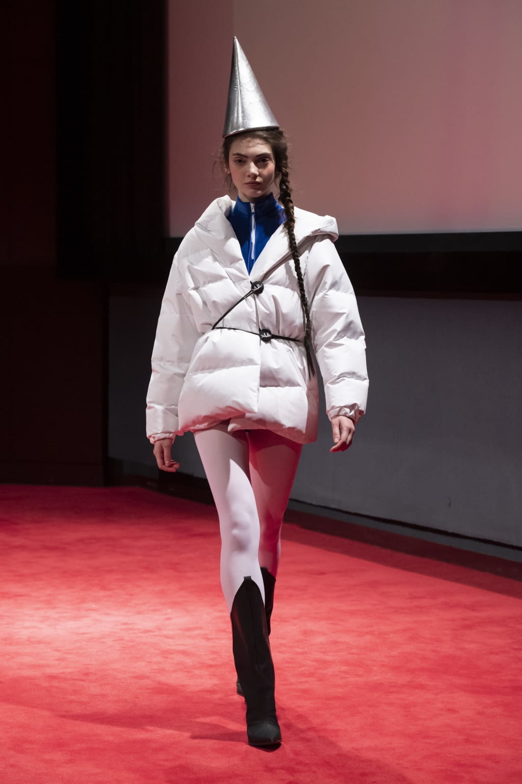 Fashion Week Paris Fall/Winter 2019 look 16 de la collection Anton Belinskiy womenswear