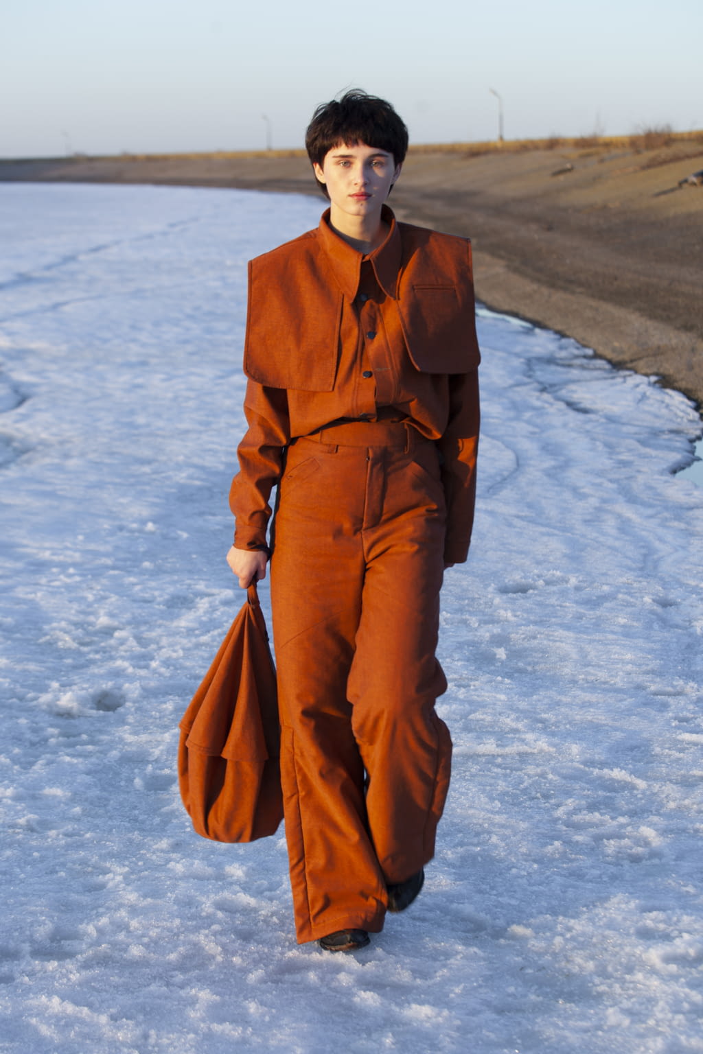 Fashion Week Paris Fall/Winter 2021 look 6 de la collection Anton Belinskiy womenswear
