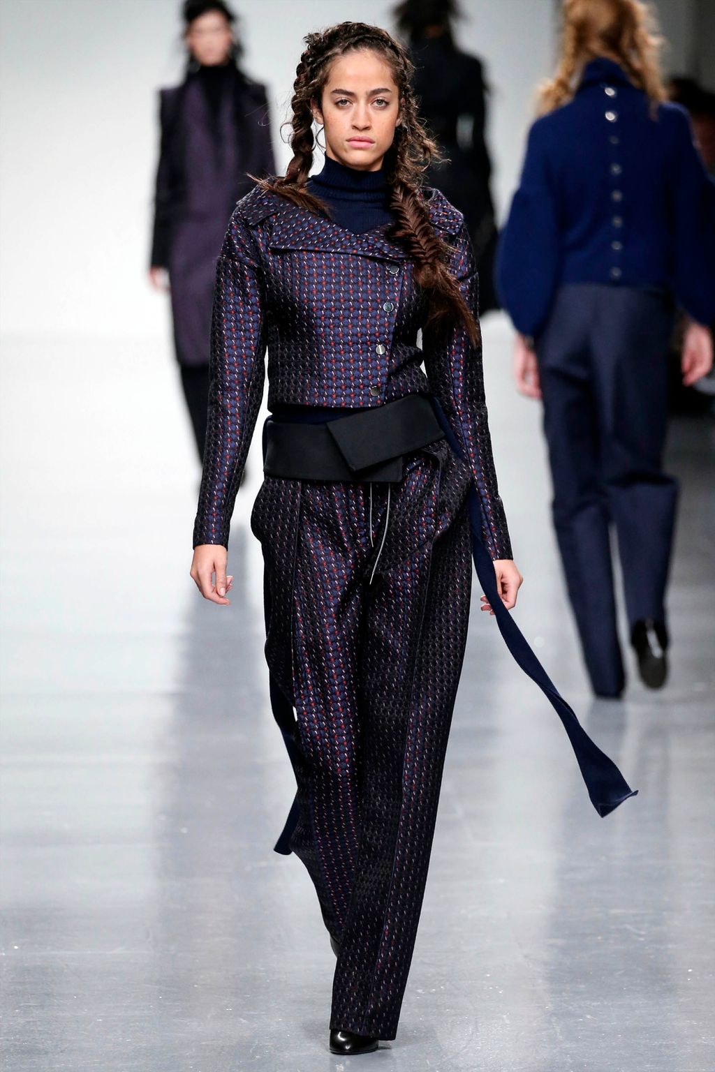 Fashion Week London Fall/Winter 2017 look 9 from the Antonio Berardi collection womenswear