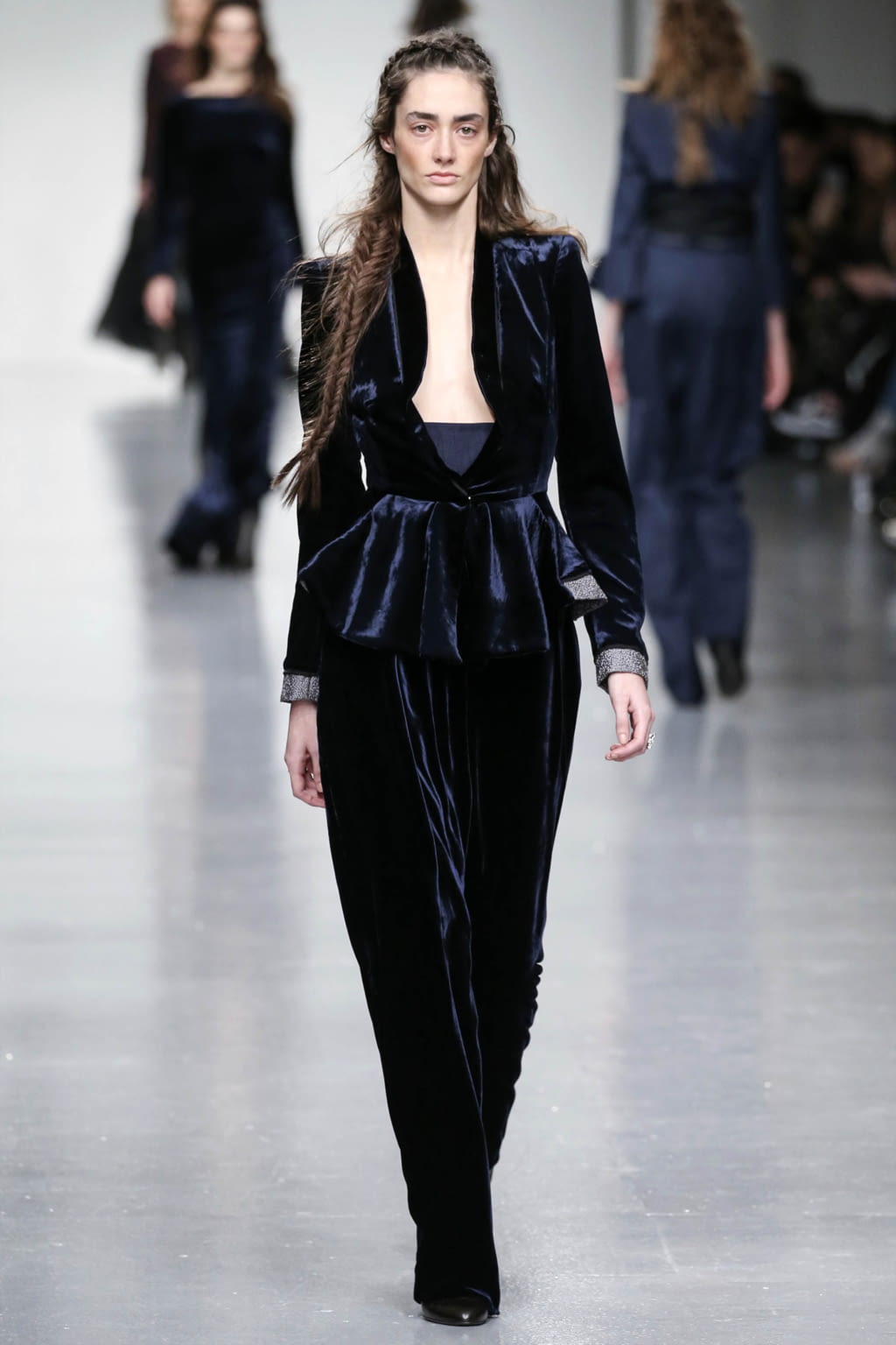 Fashion Week London Fall/Winter 2017 look 14 from the Antonio Berardi collection womenswear