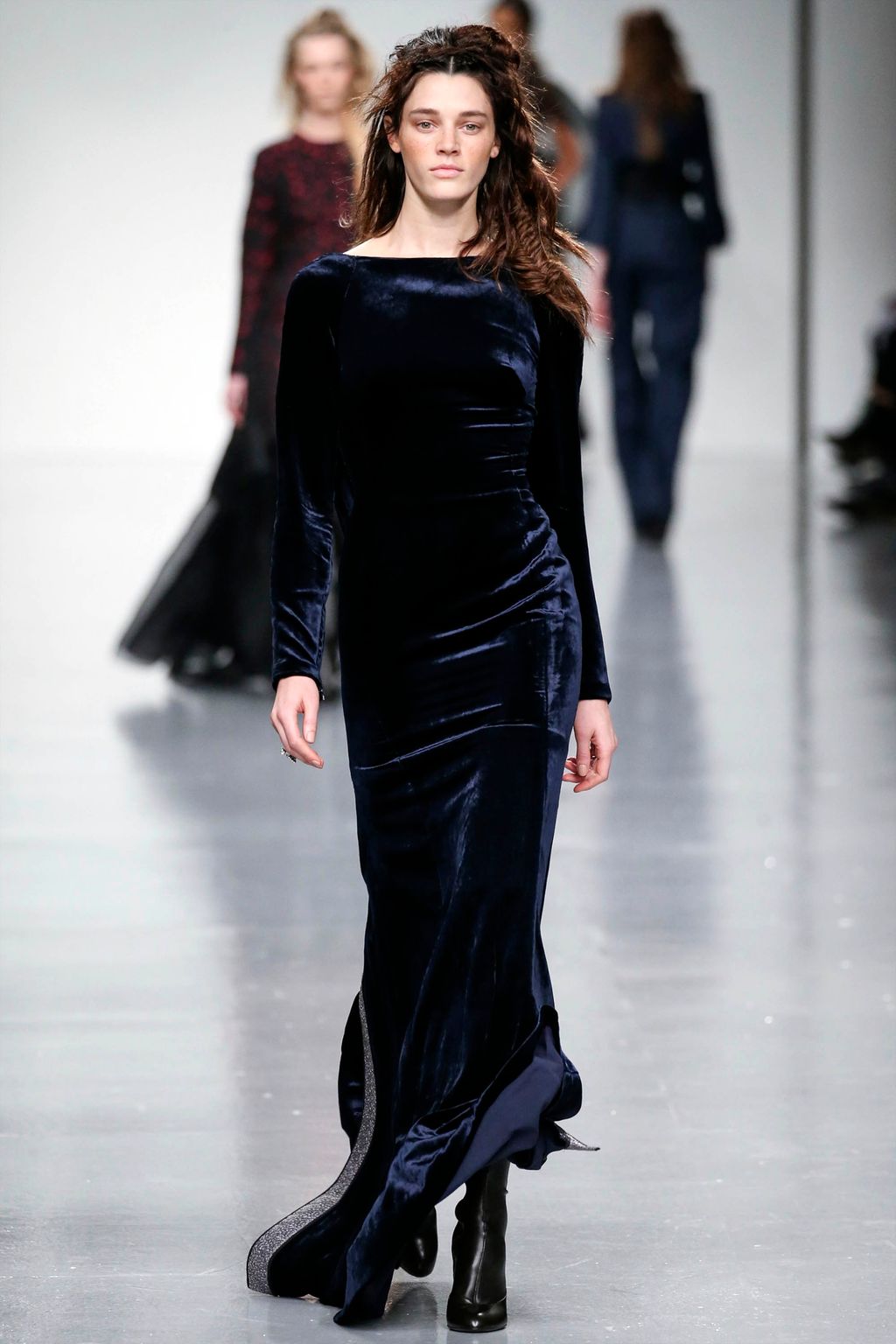 Fashion Week London Fall/Winter 2017 look 15 from the Antonio Berardi collection womenswear