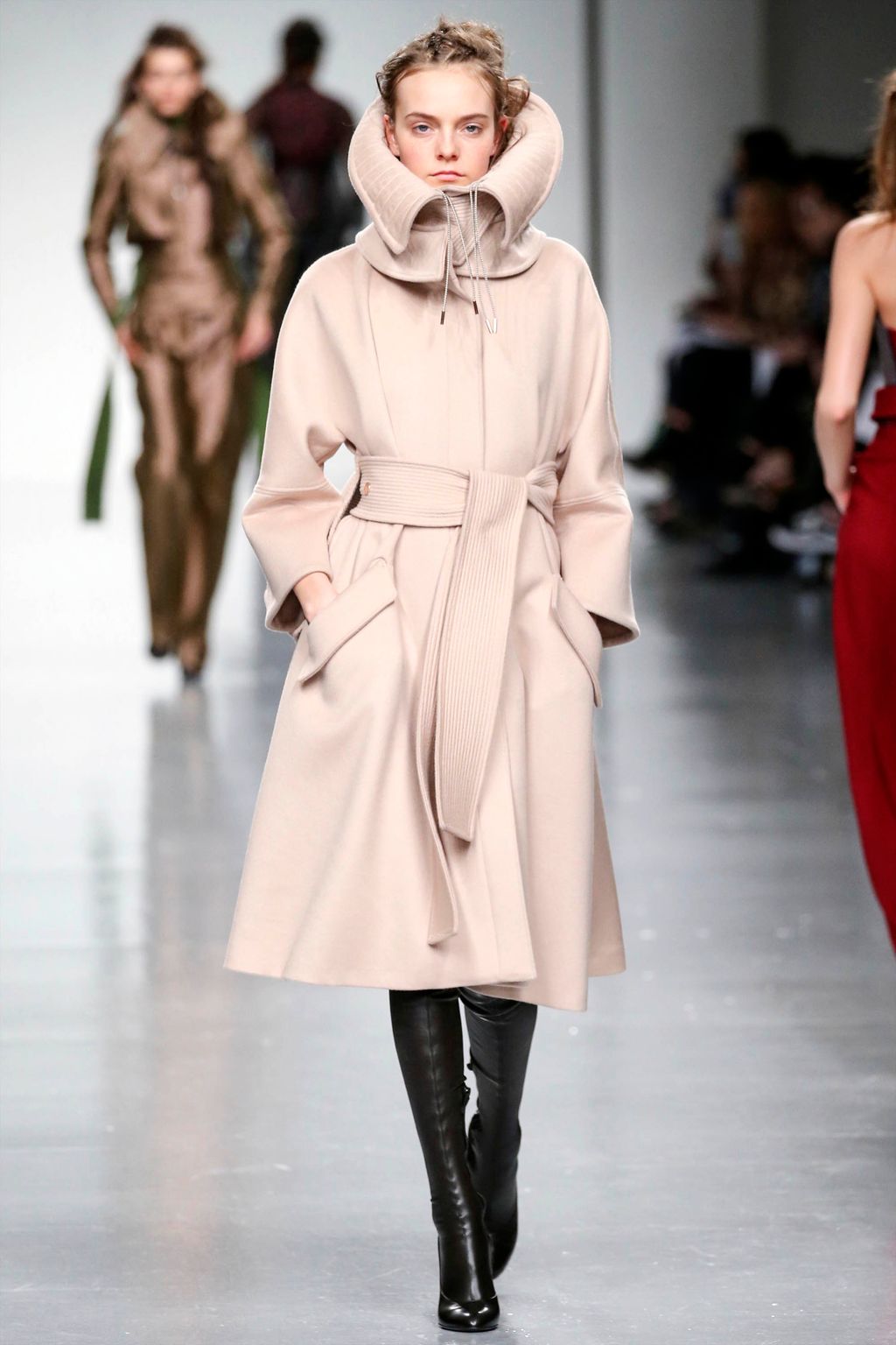 Fashion Week London Fall/Winter 2017 look 20 from the Antonio Berardi collection womenswear