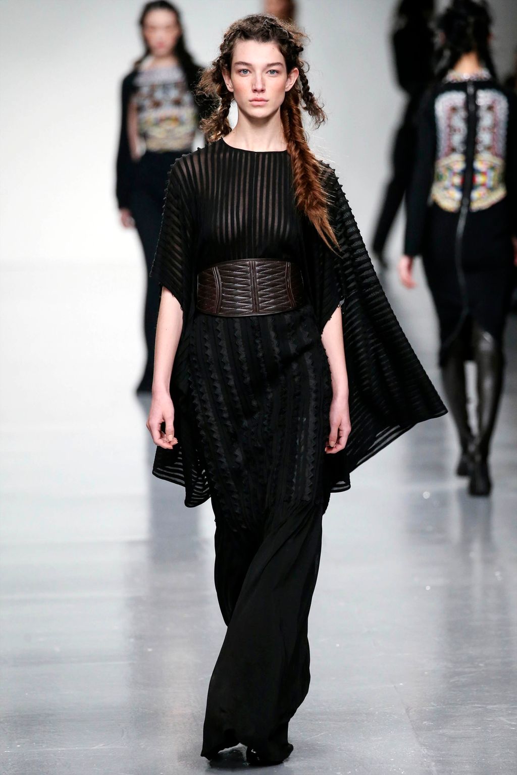 Fashion Week London Fall/Winter 2017 look 35 from the Antonio Berardi collection womenswear