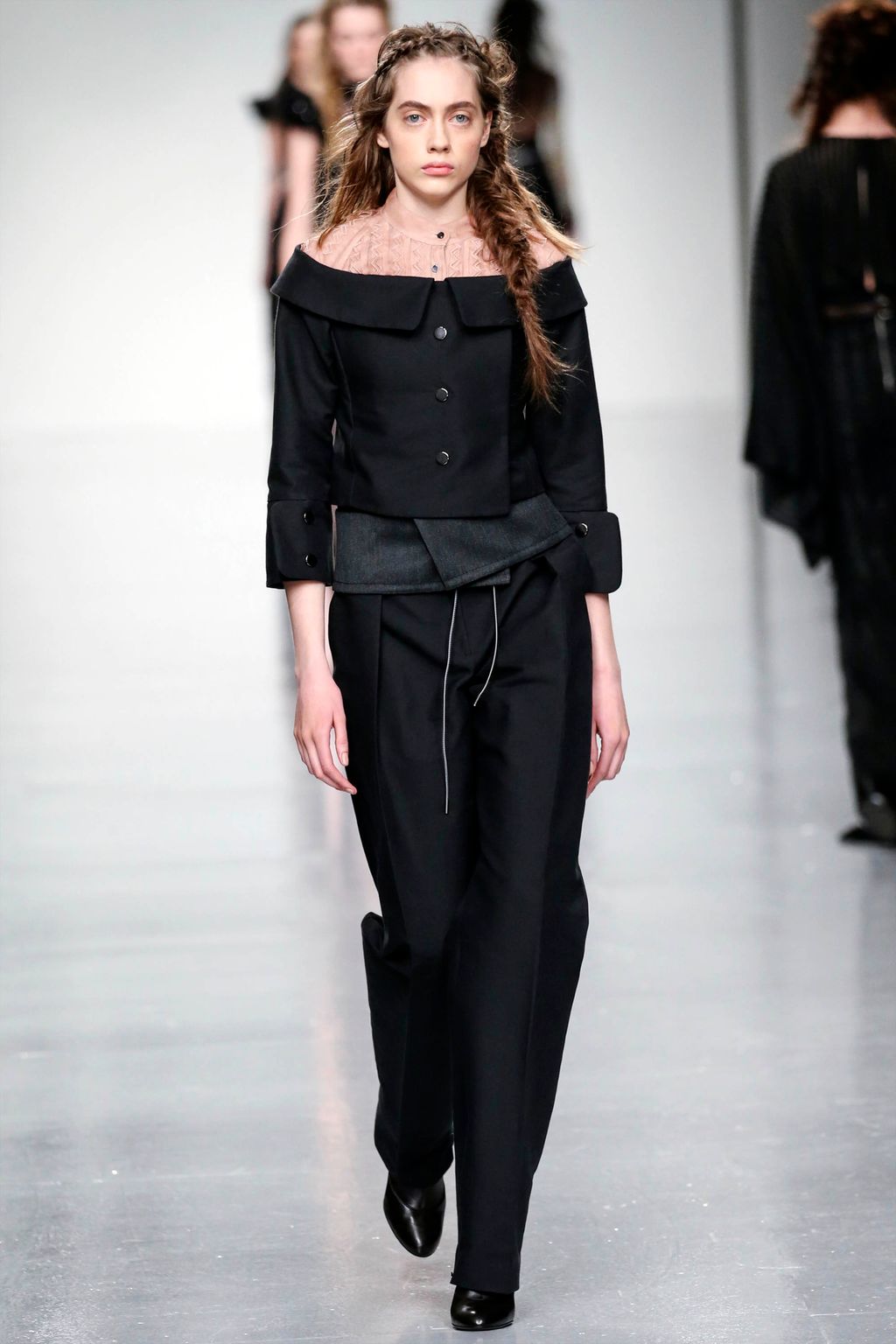 Fashion Week London Fall/Winter 2017 look 37 from the Antonio Berardi collection womenswear