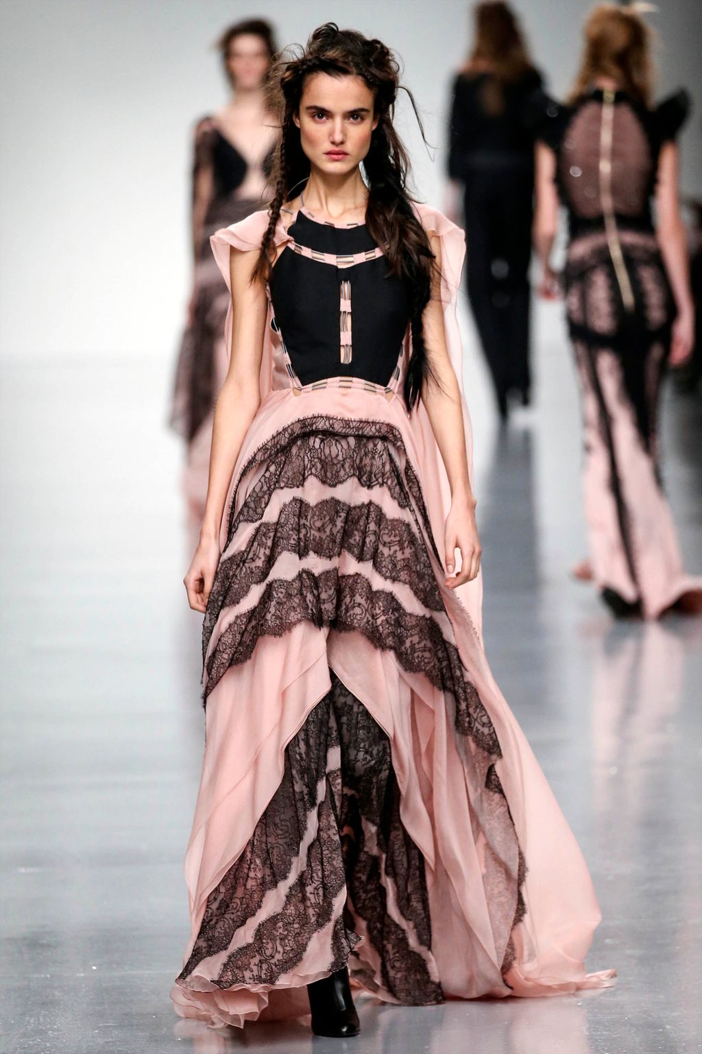 Fashion Week London Fall/Winter 2017 look 40 from the Antonio Berardi collection womenswear