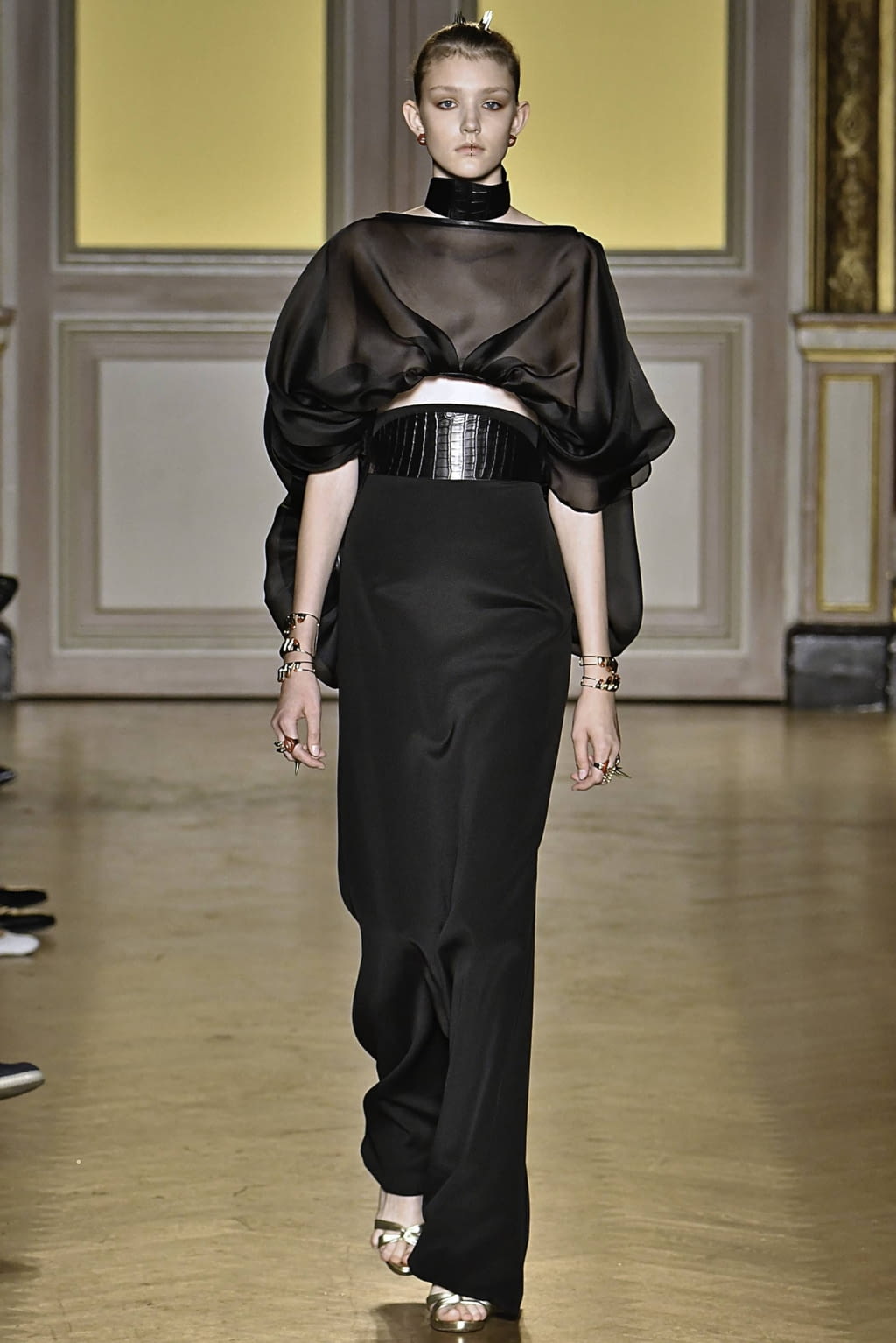 Fashion Week Paris Fall/Winter 2019 look 3 from the Antonio Grimaldi collection couture