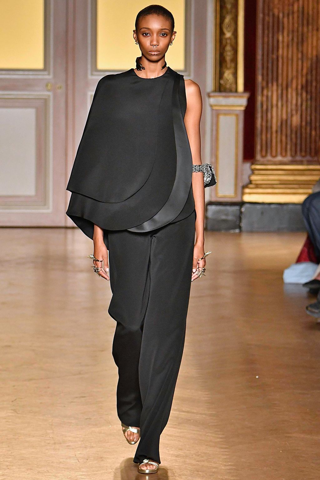 Fashion Week Paris Fall/Winter 2019 look 7 from the Antonio Grimaldi collection couture