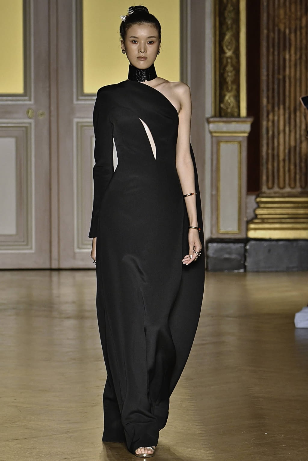 Fashion Week Paris Fall/Winter 2019 look 9 from the Antonio Grimaldi collection couture