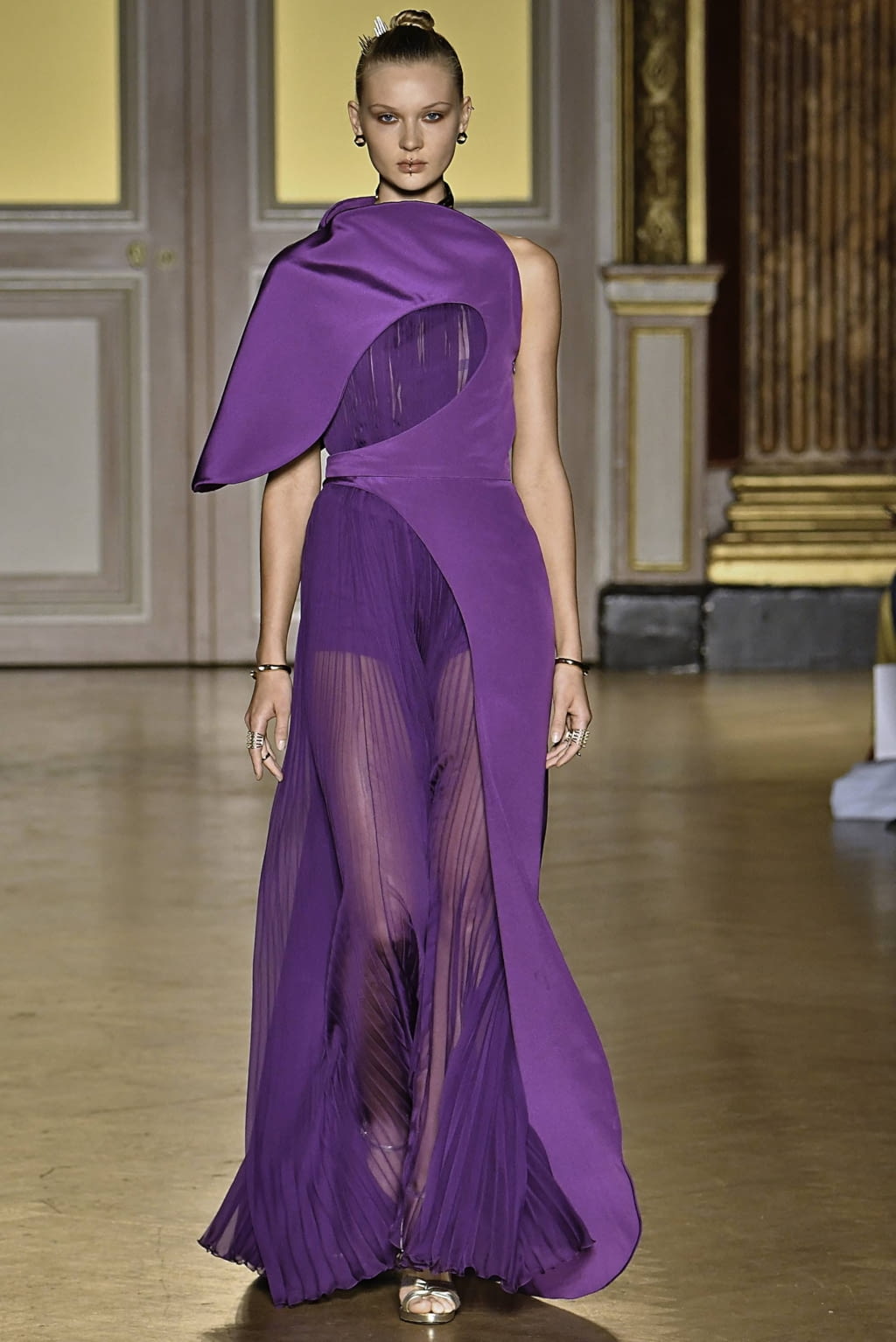 Fashion Week Paris Fall/Winter 2019 look 14 from the Antonio Grimaldi collection couture