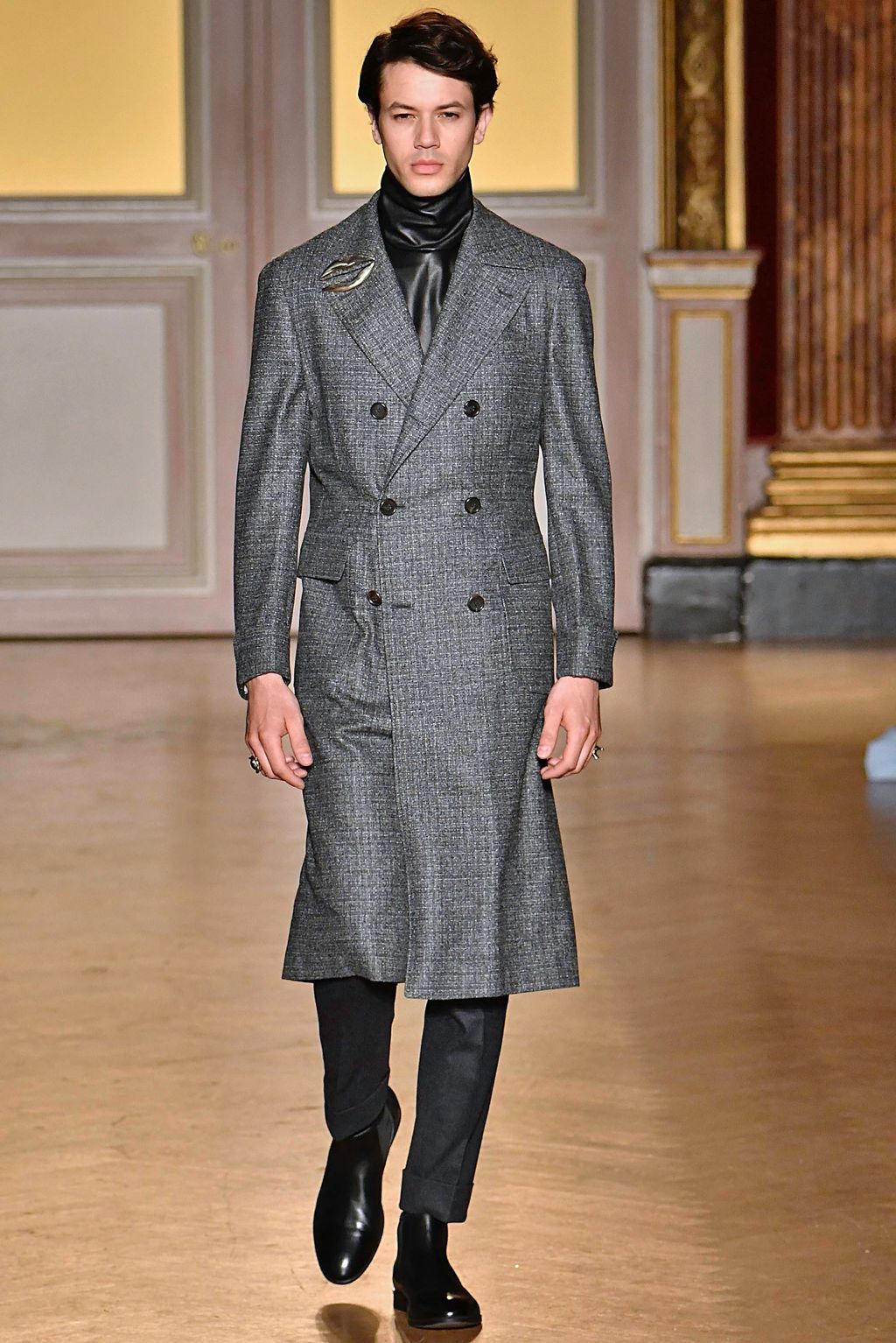Fashion Week Paris Fall/Winter 2019 look 15 from the Antonio Grimaldi collection 高级定制