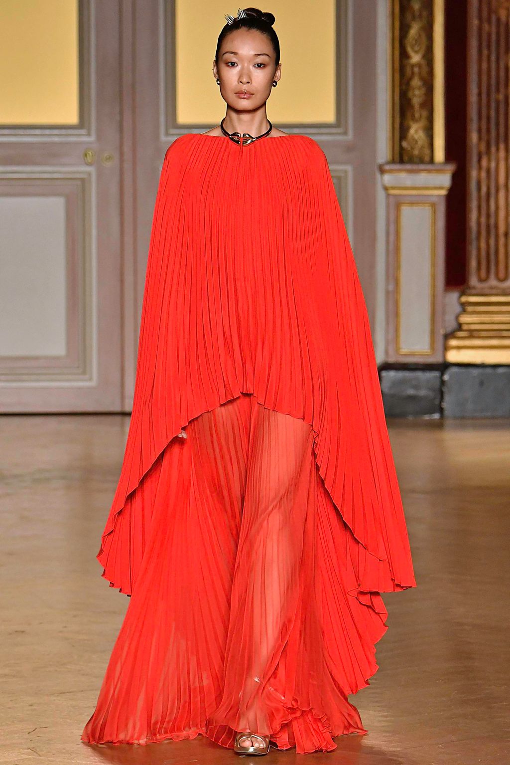 Fashion Week Paris Fall/Winter 2019 look 16 from the Antonio Grimaldi collection couture