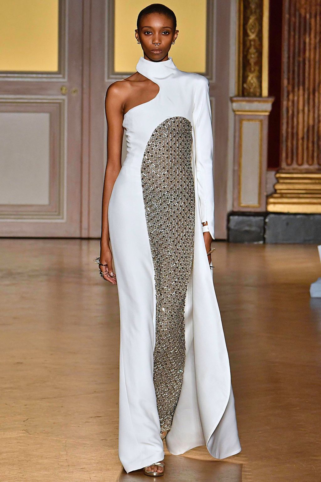 Fashion Week Paris Fall/Winter 2019 look 23 from the Antonio Grimaldi collection couture