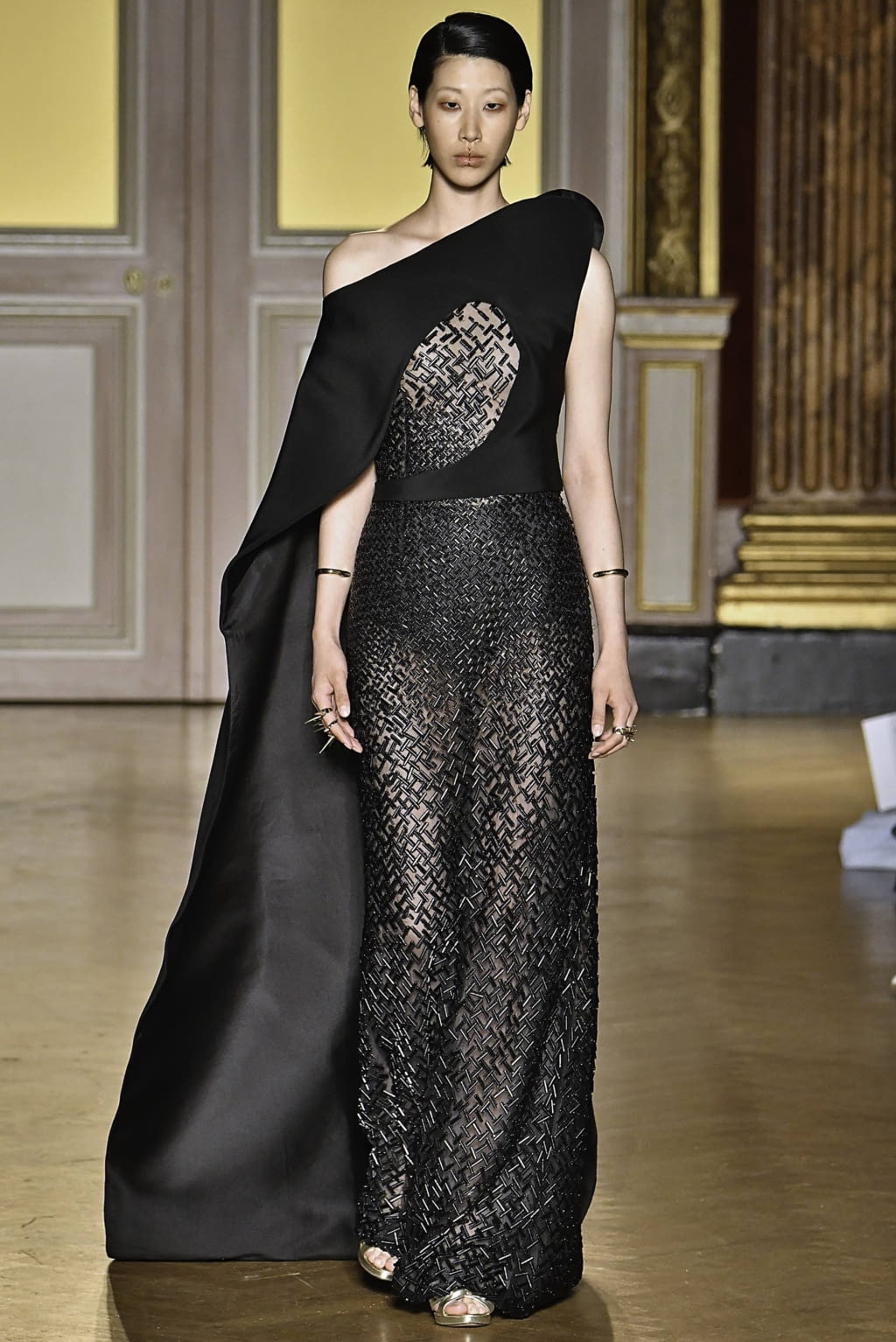 Fashion Week Paris Fall/Winter 2019 look 24 from the Antonio Grimaldi collection couture