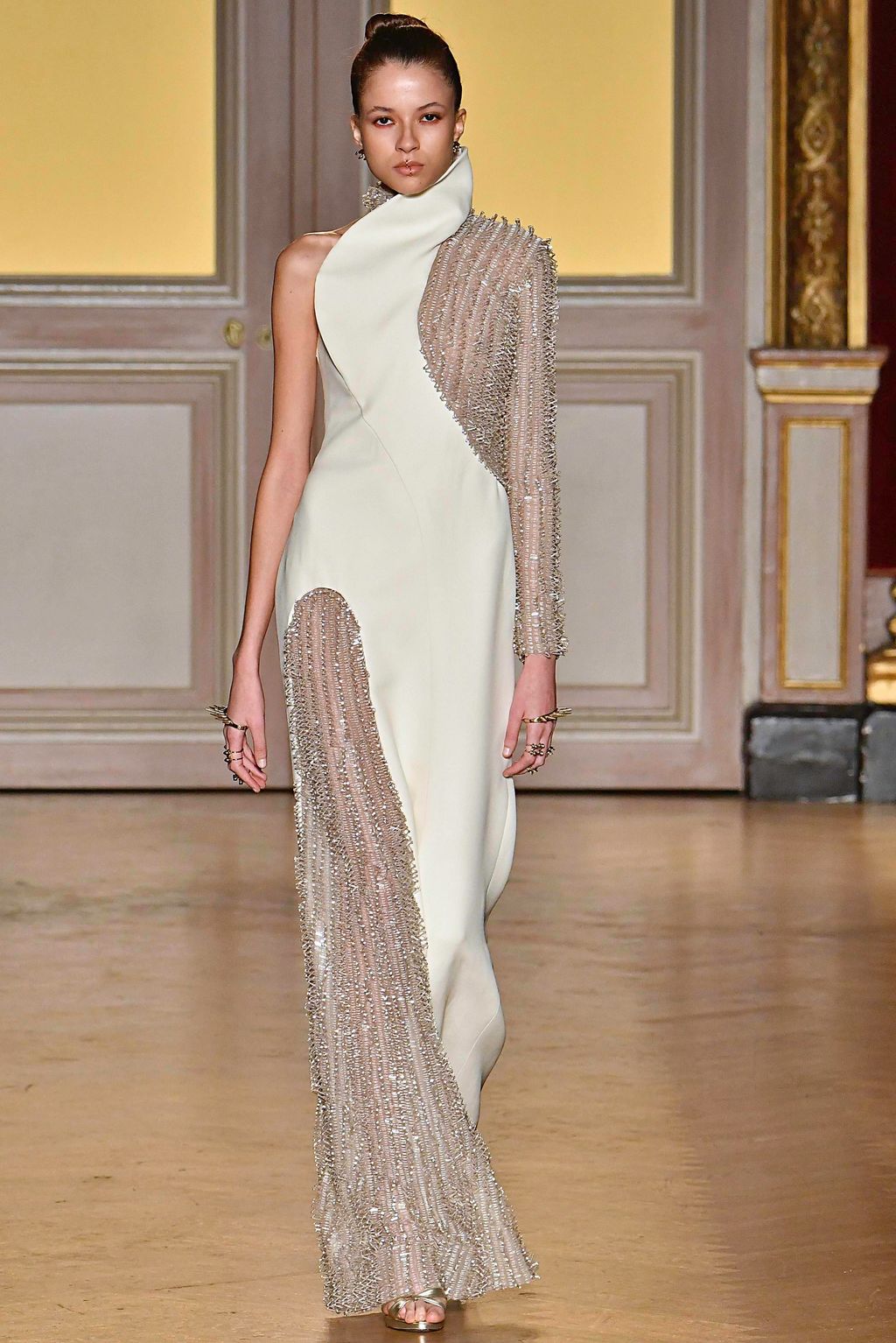 Fashion Week Paris Fall/Winter 2019 look 30 from the Antonio Grimaldi collection couture