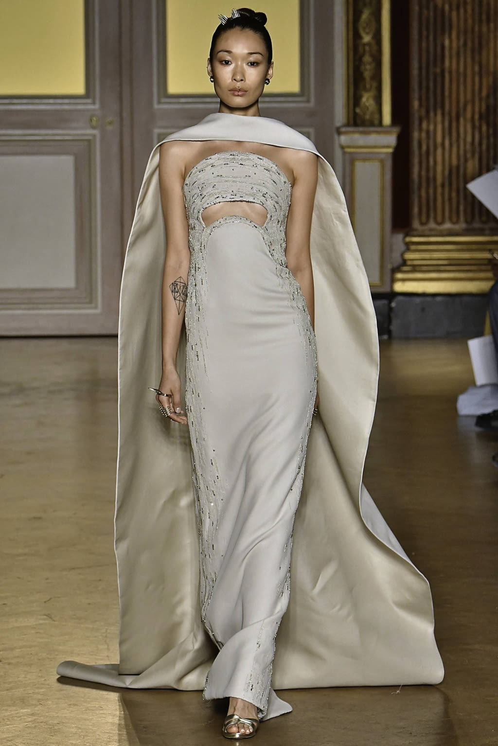 Fashion Week Paris Fall/Winter 2019 look 32 from the Antonio Grimaldi collection couture