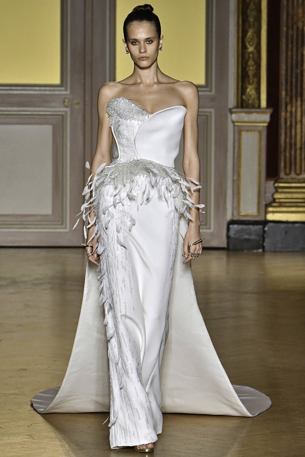 Fashion Week Paris Fall/Winter 2019 look 33 from the Antonio Grimaldi collection couture