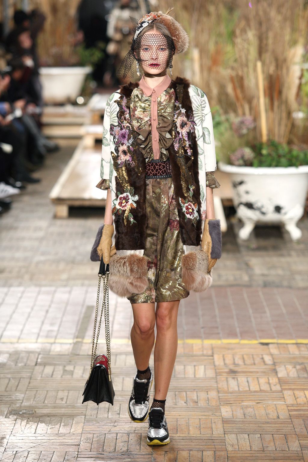 Fashion Week Milan Fall/Winter 2016 look 51 from the Antonio Marras collection womenswear